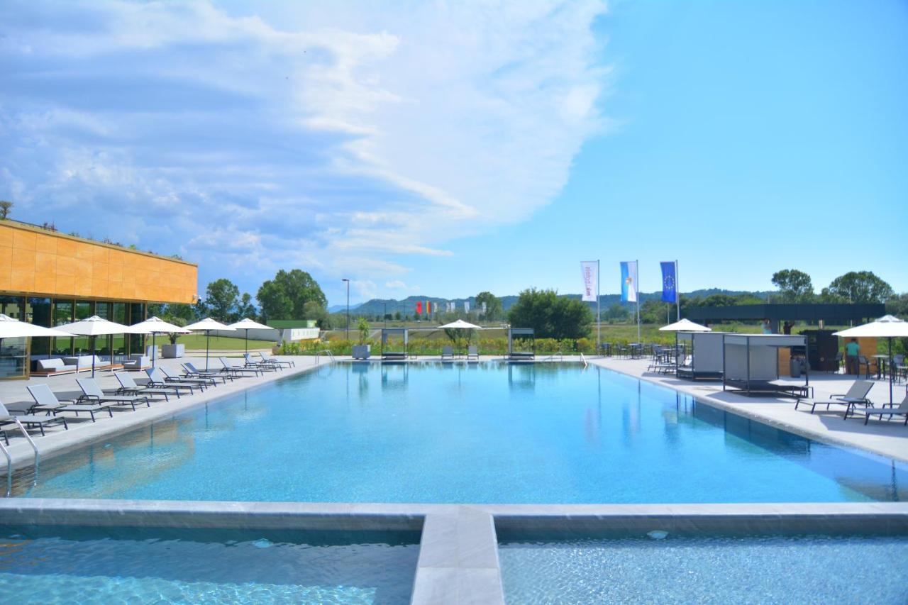 Mk Hotel Tirana Rinas Exterior photo The swimming pool at the complex