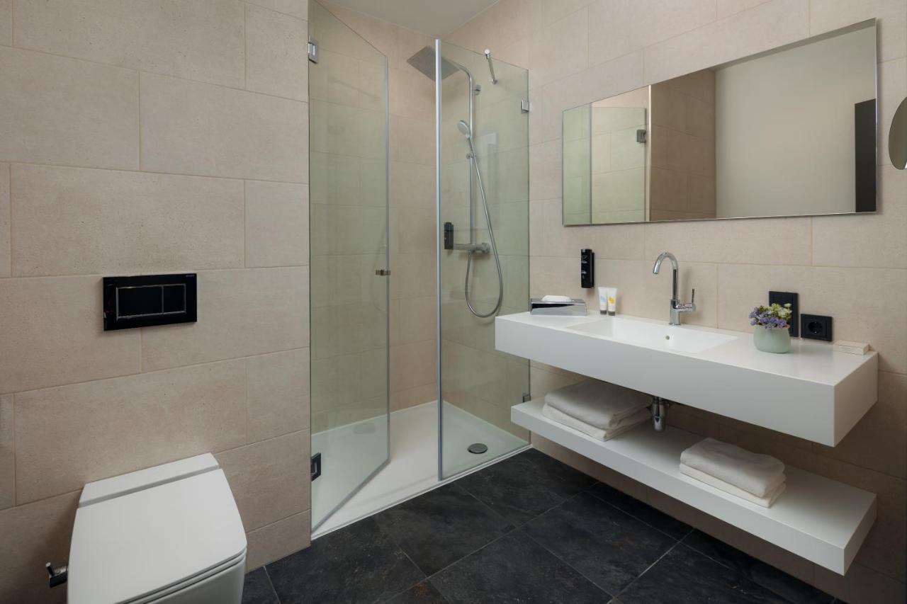 Mk Hotel Tirana Rinas Exterior photo A modern bathroom